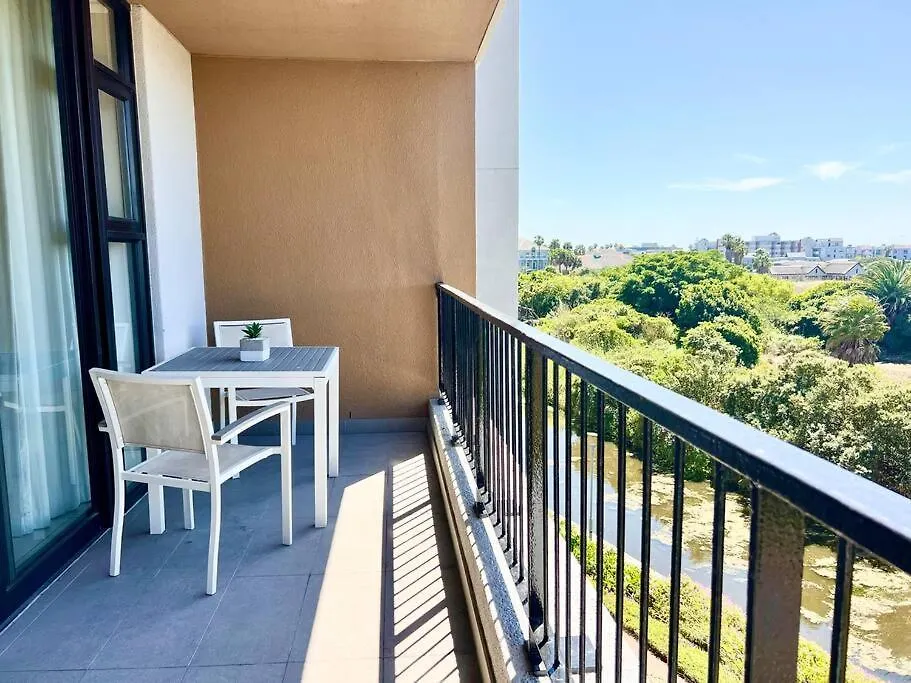 Lovely Apartment Near Canal Walk Le Cap
