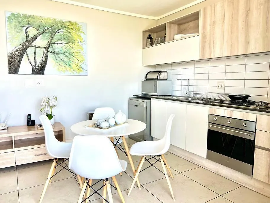 Lovely Apartment Near Canal Walk Le Cap